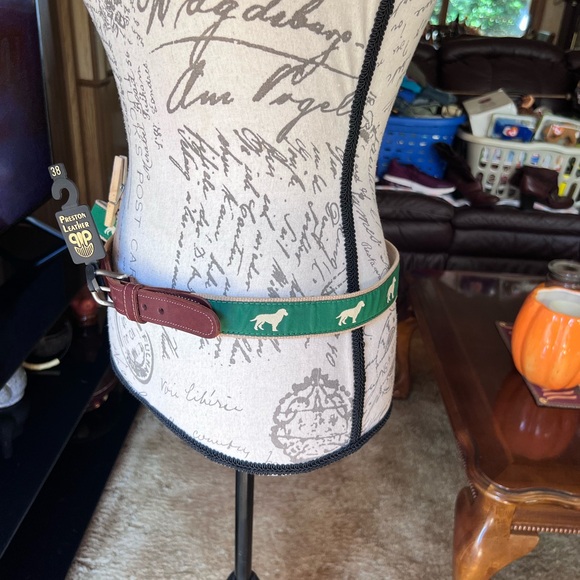 NWT Men's Leather Green Canvas Woven Ribbon Belt Dogs Print Sz 38. - Picture 5 of 11